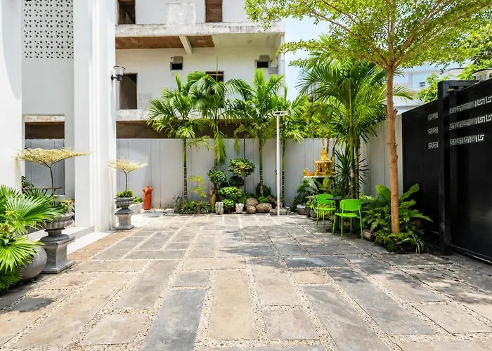 Yuseth Private Hotel 4*